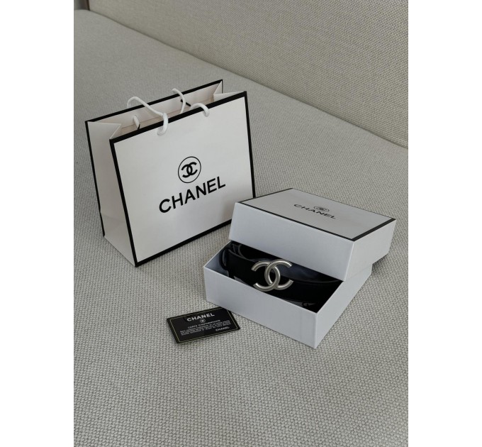 Ремінь Chanel: чорна шкіра та срібна бляха