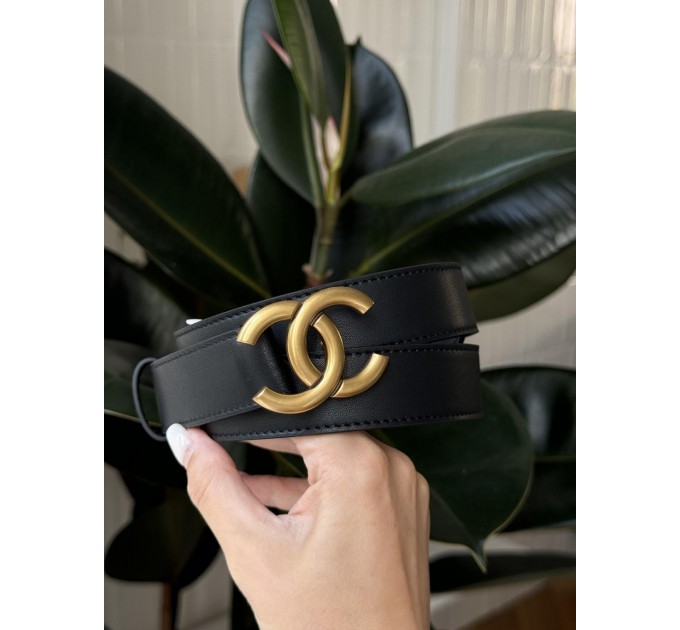 Ремінь Chanel: чорна шкіра та золота бляха
