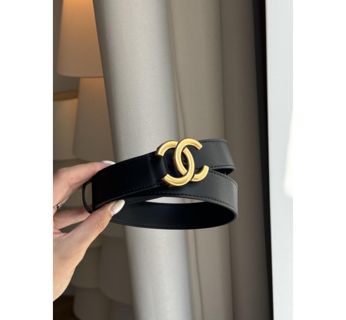 Ремінь Chanel: чорна шкіра та золота бляха