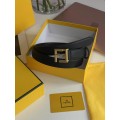 Ремінь Fendi: чорна шкіра та золото