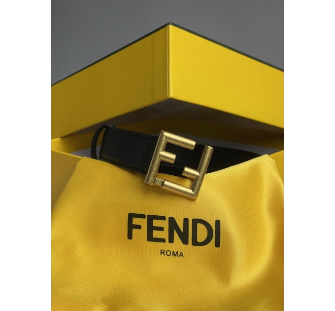 Ремінь Fendi: чорна шкіра та золото