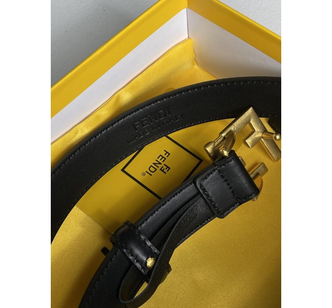 Ремінь Fendi: чорна шкіра та золото