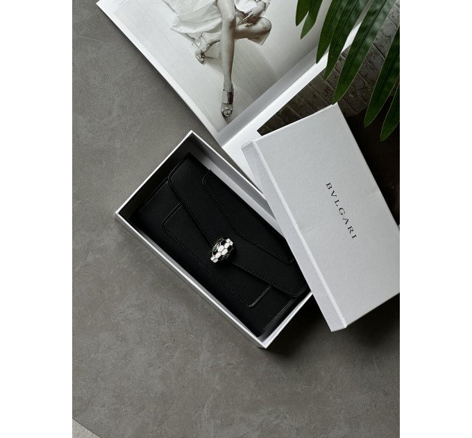 Клатч Bvlgari Serpenti Forever: чорна шкіра та зміїний шик