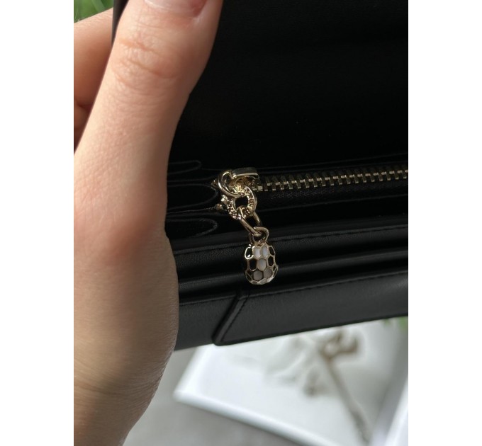 Клатч Bvlgari Serpenti Forever: чорна шкіра та зміїний шик