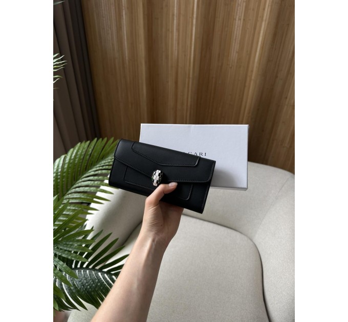 Клатч Bvlgari Serpenti Forever: чорна шкіра та зміїний шик