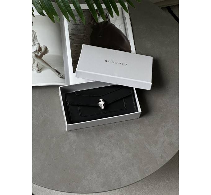 Клатч Bvlgari Serpenti Forever: чорна шкіра та зміїний шик