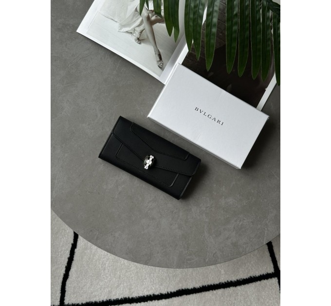 Клатч Bvlgari Serpenti Forever: чорна шкіра та зміїний шик