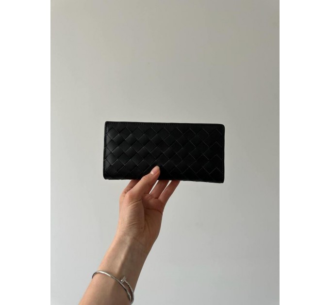 Клатч Bottega Veneta Intrecciato: плетена шкіра та 12 відділень для карток