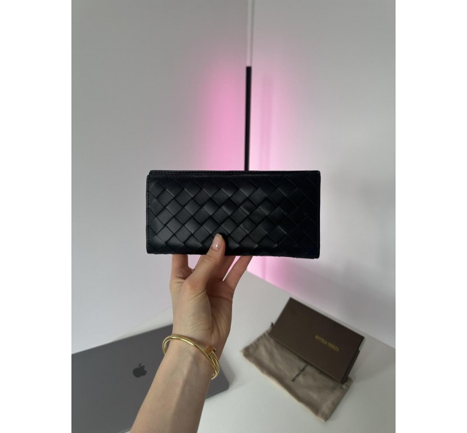 Клатч Bottega Veneta Intrecciato: плетена шкіра та 12 відділень для карток