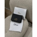 Гаманець Dior 30 Montaigne: чорна шкіра та золота фурнітура