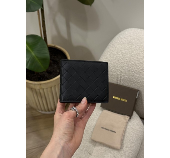 Гаманець Bottega Veneta Intrecciato: плетена шкіра в компактному форматі