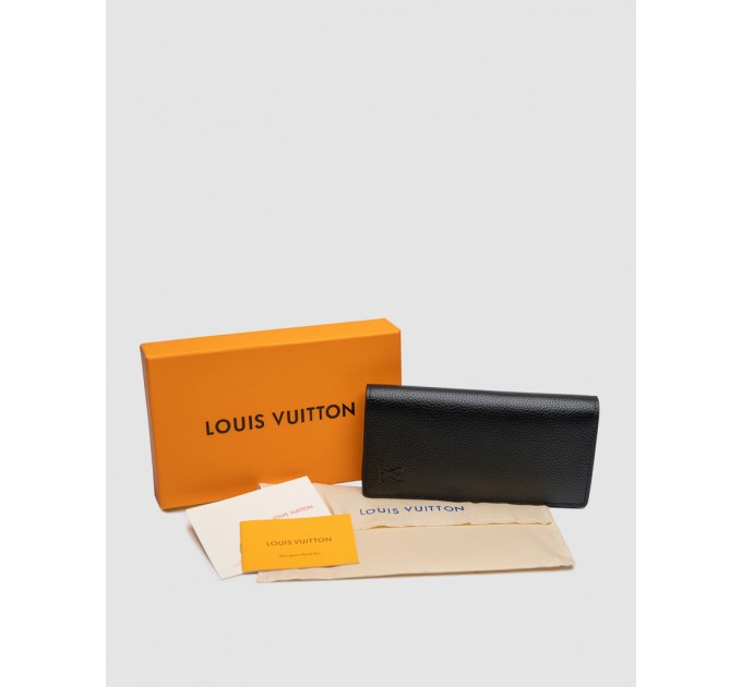 Клатч Louis Vuitton Aerogram Brazza: текстурна шкіра та чорний стиль