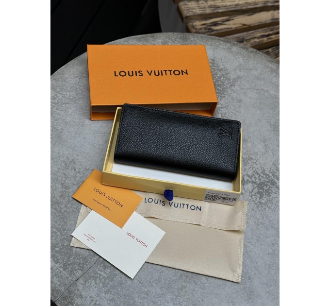 Клатч Louis Vuitton Aerogram Brazza: текстурна шкіра та чорний стиль