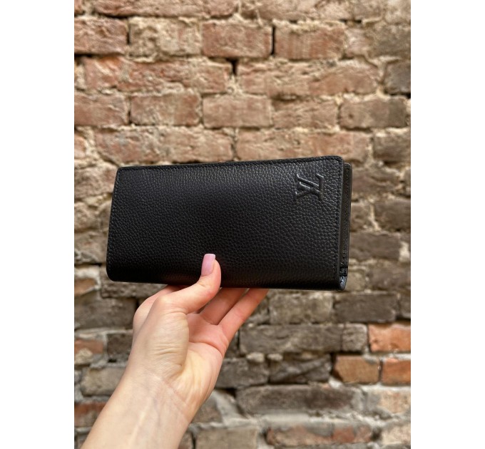 Клатч Louis Vuitton Aerogram Brazza: текстурна шкіра та чорний стиль