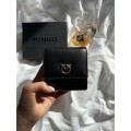 Гаманець Pinko Small: чорна шкіра в компактному форматі