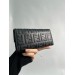 Клатч Fendi: тиснена шкіра з випуклим брендуванням