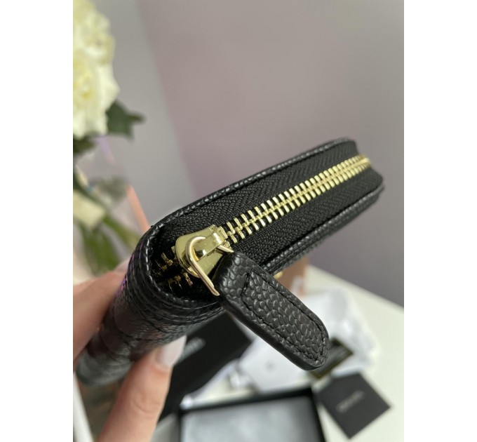 Клатч Chanel Boy: зерниста шкіра та золотий колір