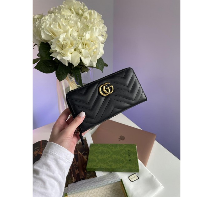 Клатч Gucci GG Marmont: стьобана шкіра Matelassé та золотий логотип
