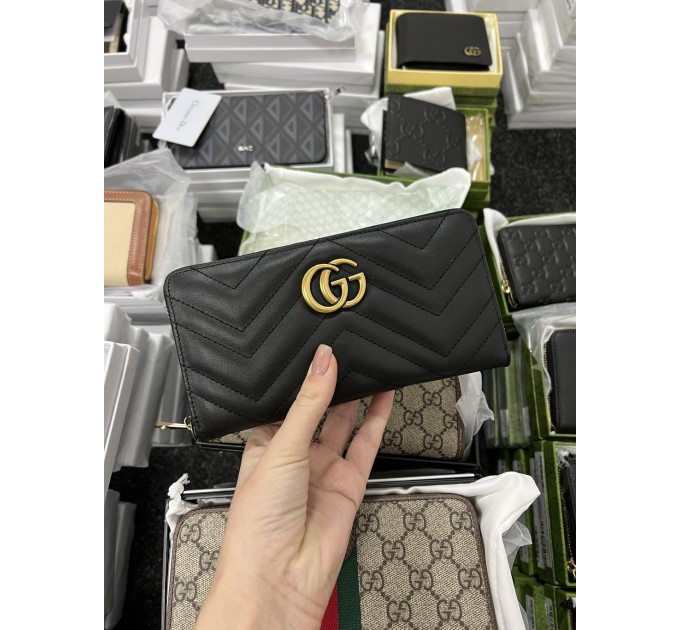 Клатч Gucci GG Marmont: стьобана шкіра Matelassé та золотий логотип