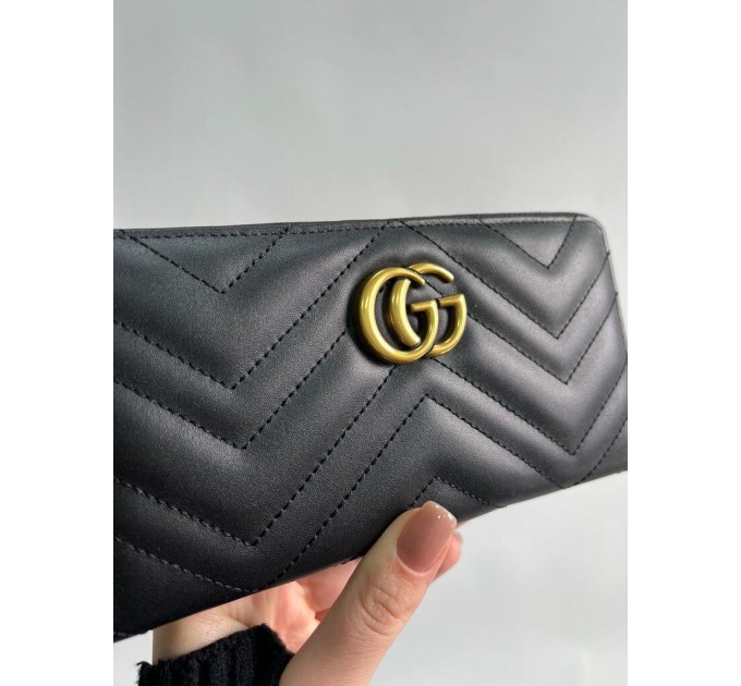 Клатч Gucci GG Marmont: стьобана шкіра Matelassé та золотий логотип