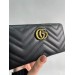 Клатч Gucci GG Marmont: стьобана шкіра Matelassé та золотий логотип