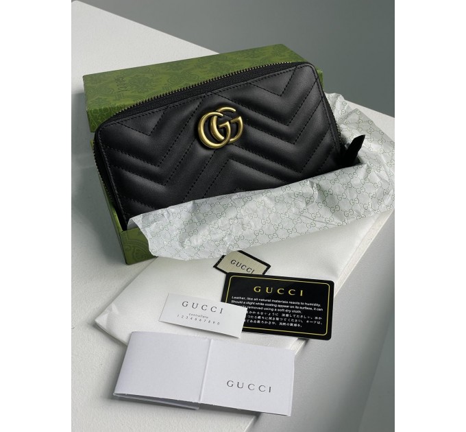 Клатч Gucci GG Marmont: стьобана шкіра Matelassé та золотий логотип