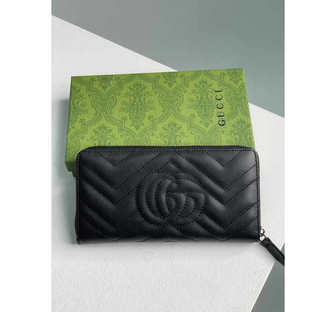 Клатч Gucci GG Marmont: стьобана шкіра Matelassé та золотий логотип