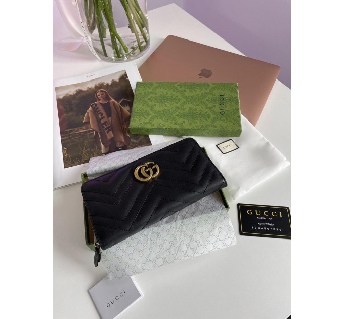 Клатч Gucci GG Marmont: стьобана шкіра Matelassé та золотий логотип