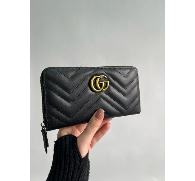 Клатч Gucci GG Marmont: стьобана шкіра Matelassé та золотий логотип