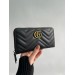 Клатч Gucci GG Marmont: стьобана шкіра Matelassé та золотий логотип