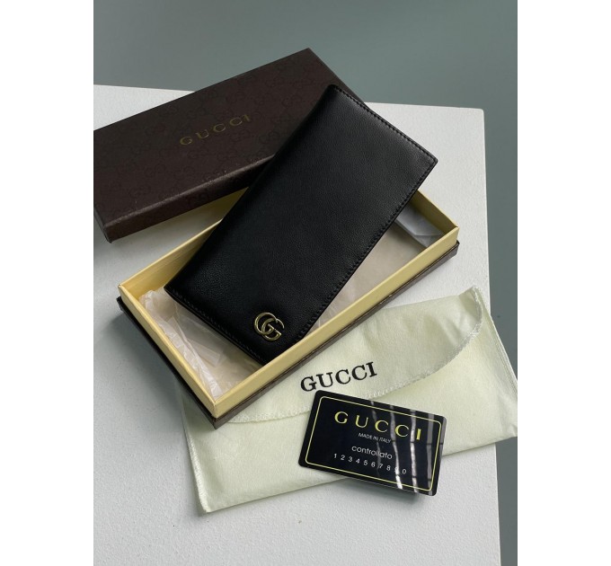 Клатч Gucci Marmont G: гладка шкіра та 12 відділень для карток