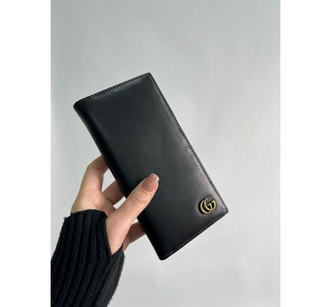 Клатч Gucci Marmont G: гладка шкіра та 12 відділень для карток