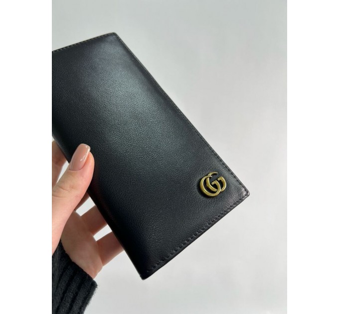 Клатч Gucci Marmont G: гладка шкіра та 12 відділень для карток