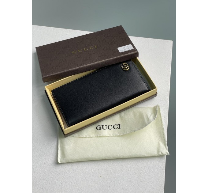 Клатч Gucci Marmont G: гладка шкіра та 12 відділень для карток