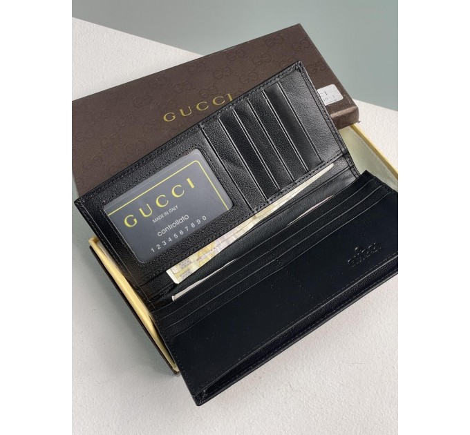 Клатч Gucci Marmont G: гладка шкіра та 12 відділень для карток