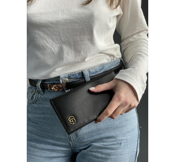 Клатч Gucci Marmont G: гладка шкіра та 12 відділень для карток