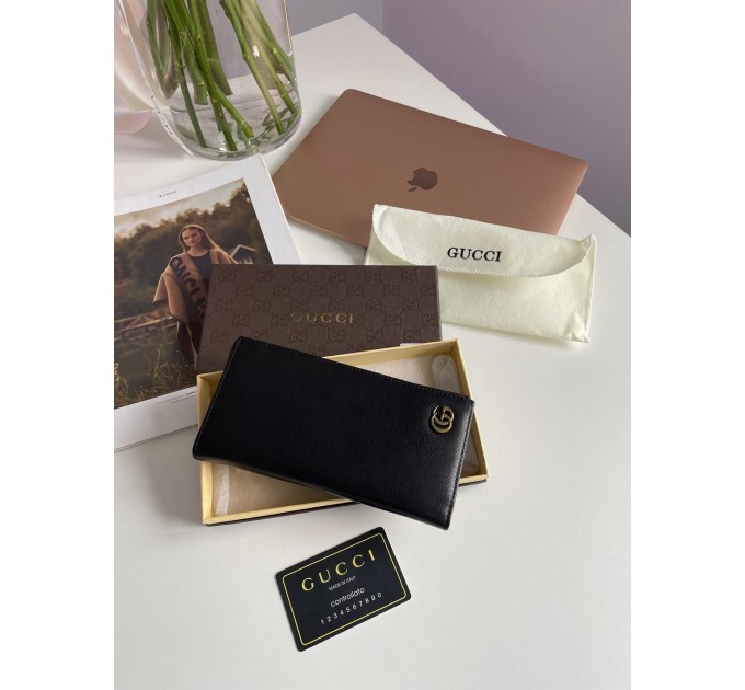 Клатч Gucci Marmont G: гладка шкіра та 12 відділень для карток