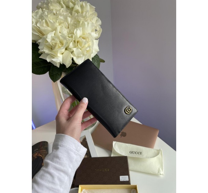 Клатч Gucci Marmont G: гладка шкіра та 12 відділень для карток
