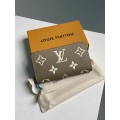 Клатч Louis Vuitton Clemence: двоколірний бежевий із фірмовим тисненням