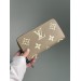 Клатч Louis Vuitton Clemence: двоколірний бежевий із фірмовим тисненням