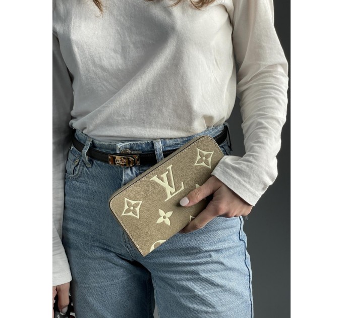 Клатч Louis Vuitton Clemence: двоколірний бежевий із фірмовим тисненням