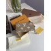 Клатч Louis Vuitton Clemence: двоколірний бежевий із фірмовим тисненням