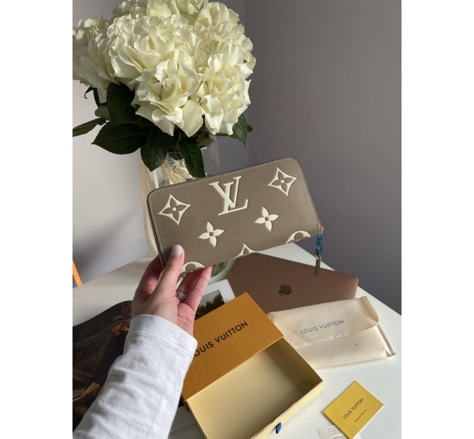 Клатч Louis Vuitton Clemence: двоколірний бежевий із фірмовим тисненням