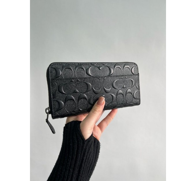 Клатч Coach Accordion: чорна шкіра з фірмовим барельєфом