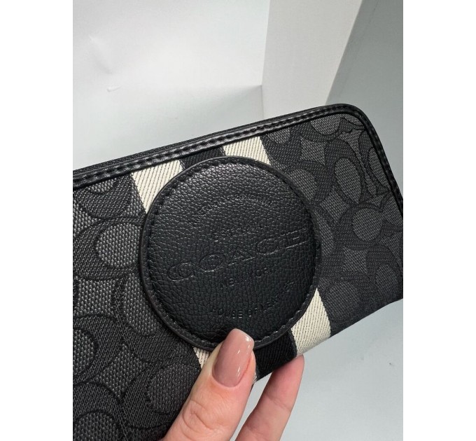 Клатч Coach Dempsey: фірмовий Jacquard та екошкіра