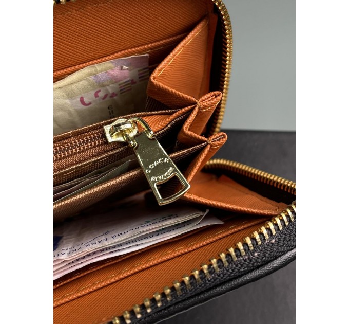 Клатч Coach Dempsey: фірмовий Jacquard та екошкіра