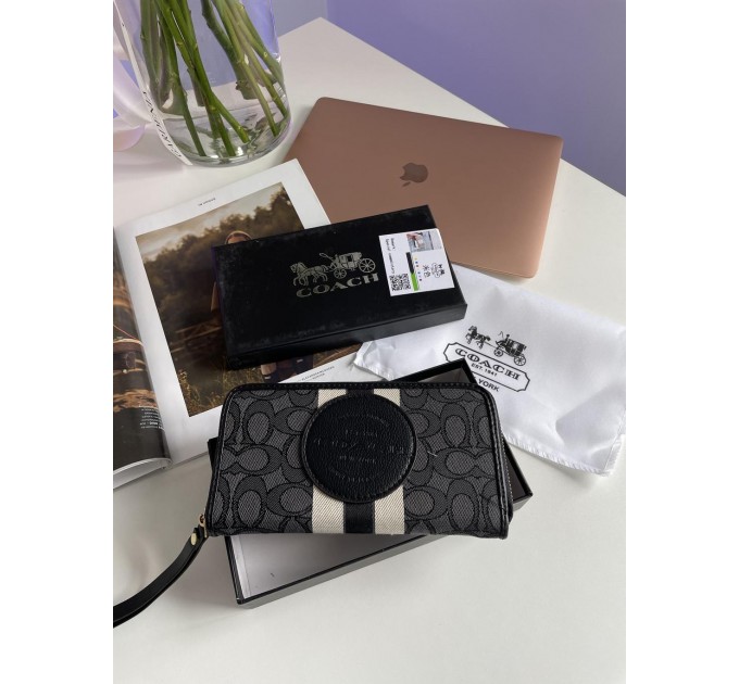 Клатч Coach Dempsey: фірмовий Jacquard та екошкіра