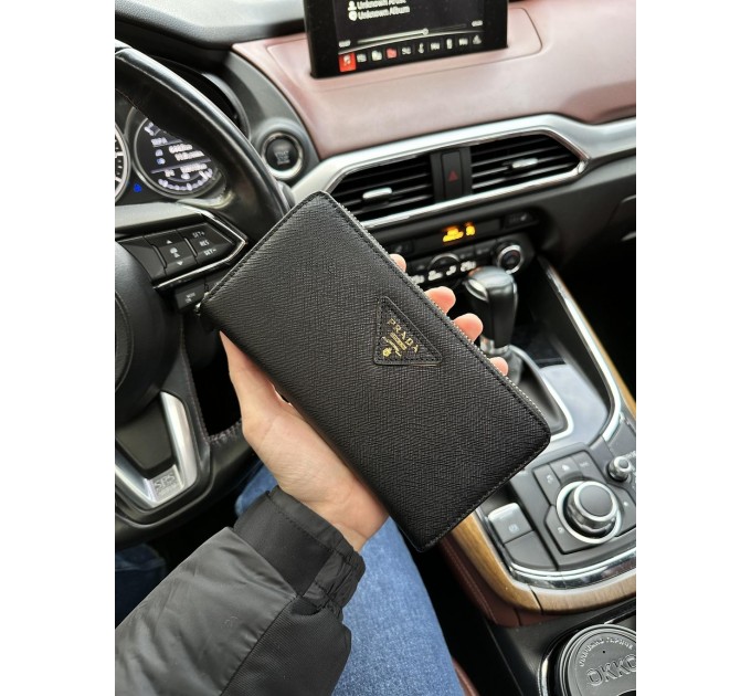 Клатч Prada Round Zippy: текстурна шкіра Nero Black