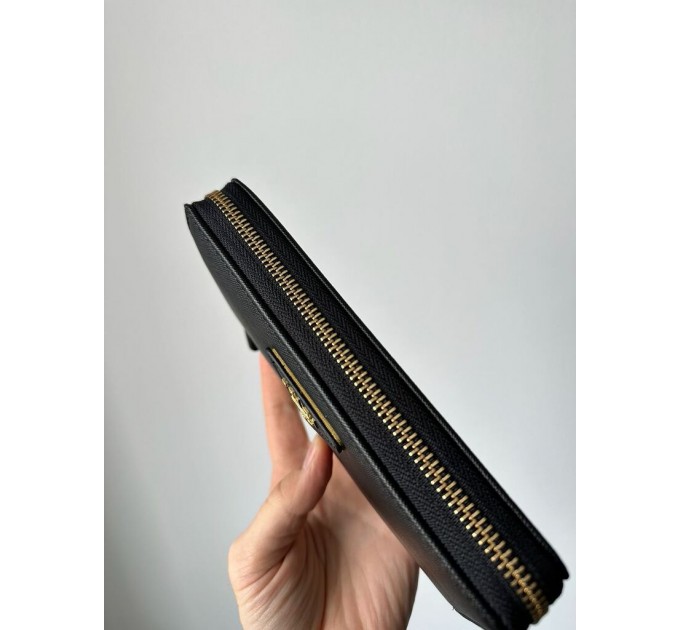 Клатч Prada Round Zippy: текстурна шкіра Nero Black