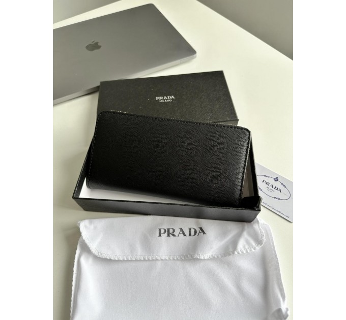 Клатч Prada Round Zippy: текстурна шкіра Nero Black